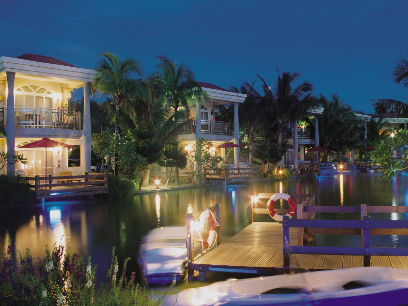 Night View of Swan Lake Pier