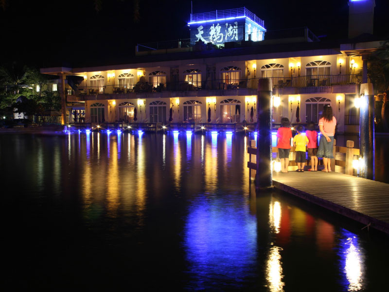 Swan Pedal Boat Pier Thumbnail