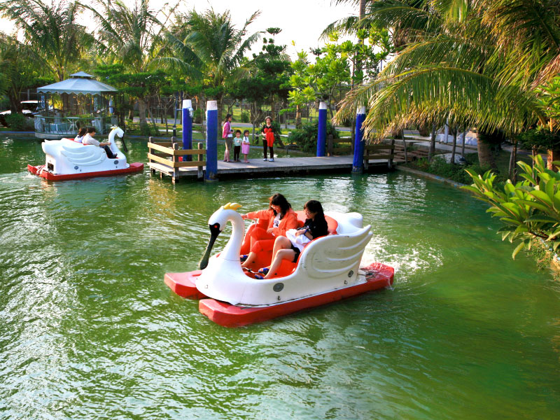 Swan Pedal Boat Thumbnail