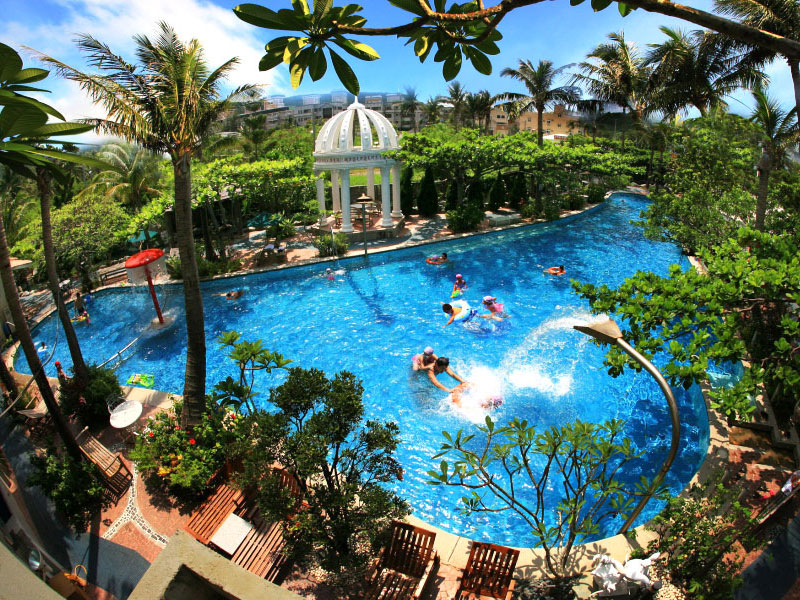 Full image of swimming pool thumbnail