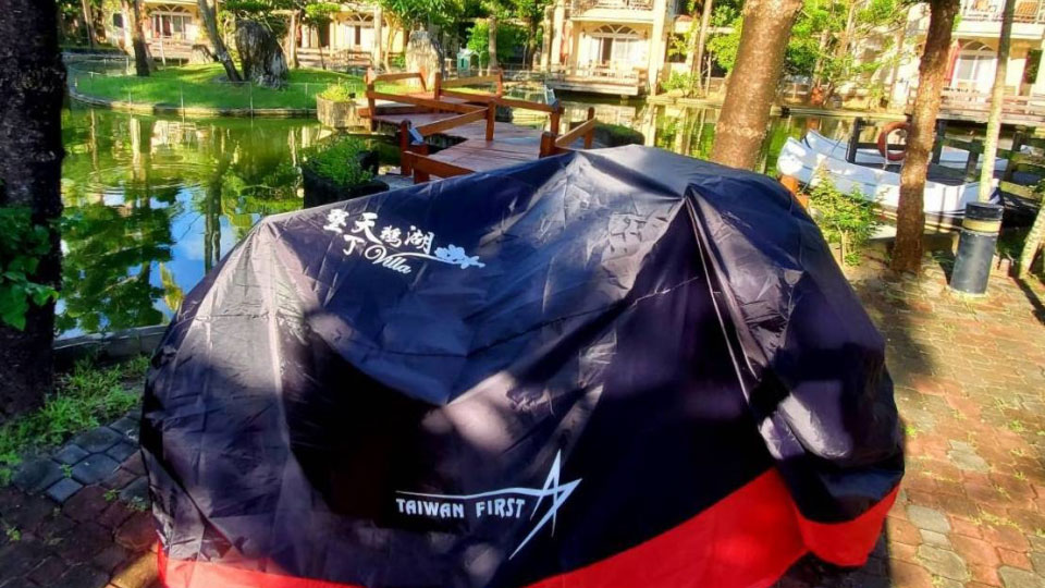 墾丁天鵝湖住宿重機，每車贈送防風防雨防晒防護罩